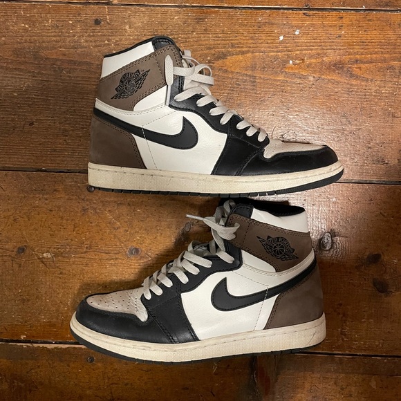 Air Jordan 1 Retro High “Dark Mocha” - Picture 5 of 6